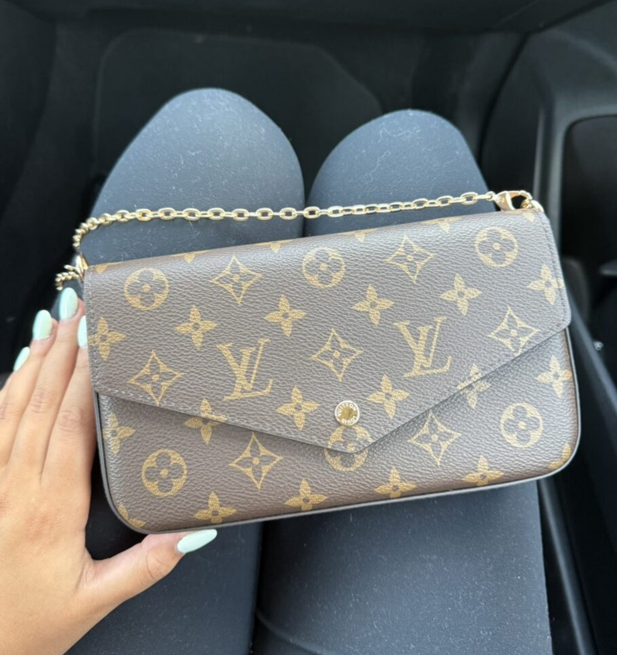 Small leather LV pouchette bag with chain and