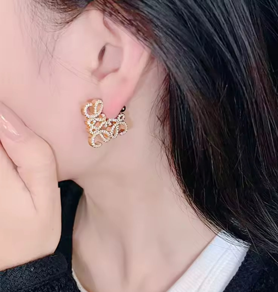 Assorted designer style earrings !!