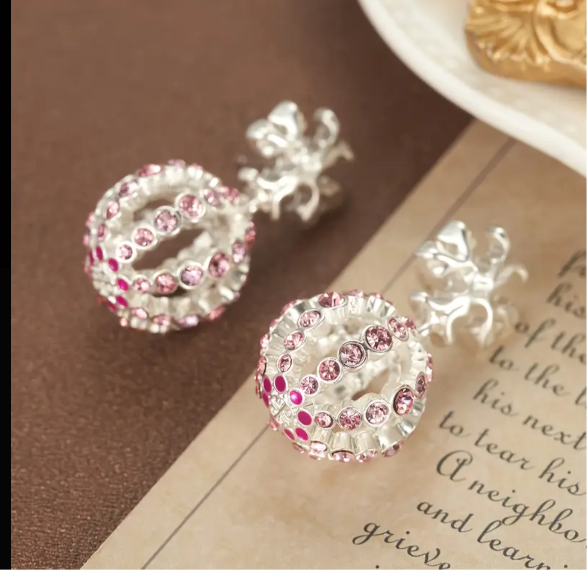 Dangling & pendant statement earrings