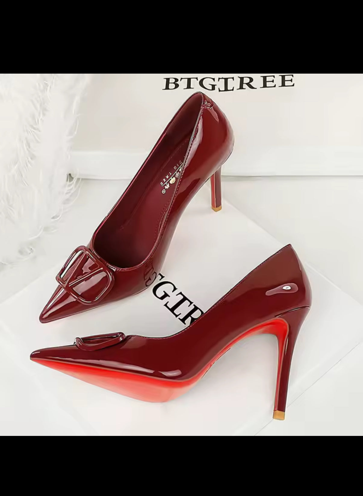 Leather, pointed toe, logo high heels