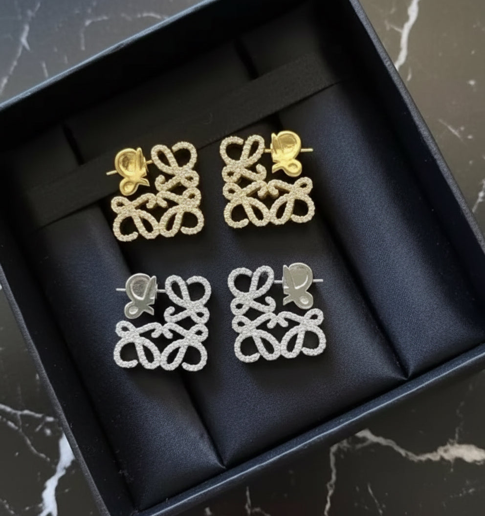 Assorted designer style earrings !!