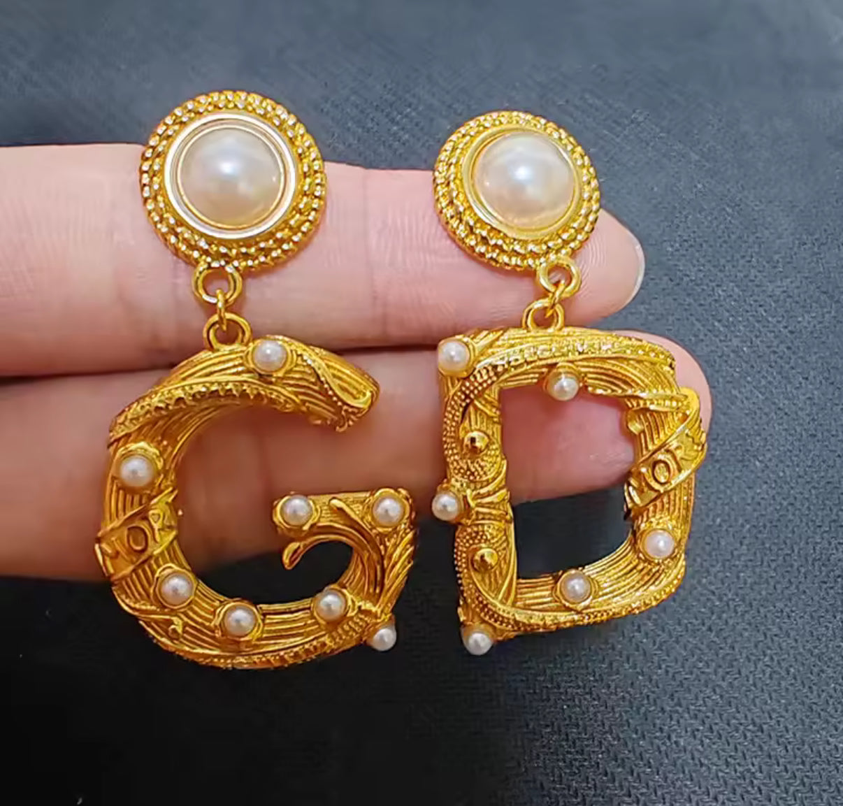 Assorted designer style earrings !!