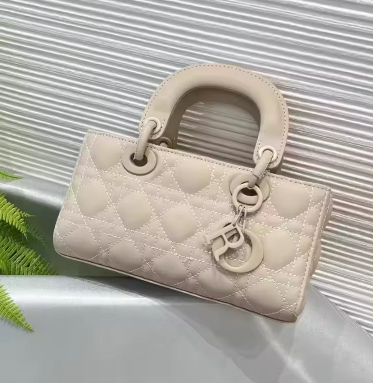 Structured rectangular tote handbags