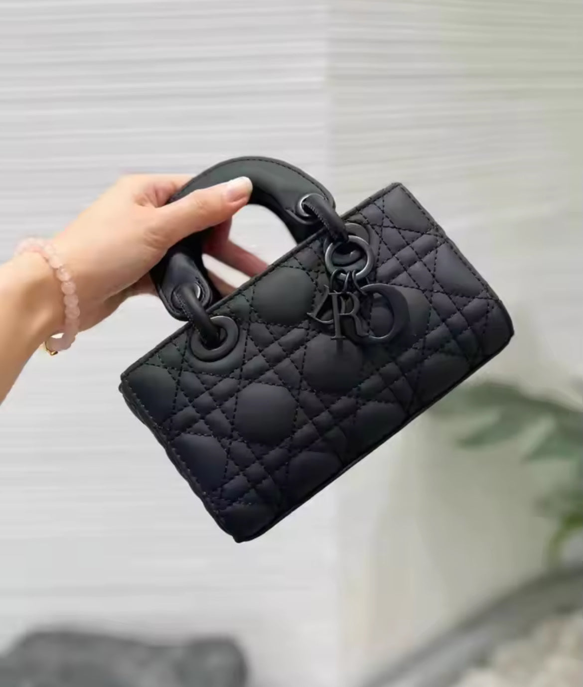 Structured rectangular tote handbags