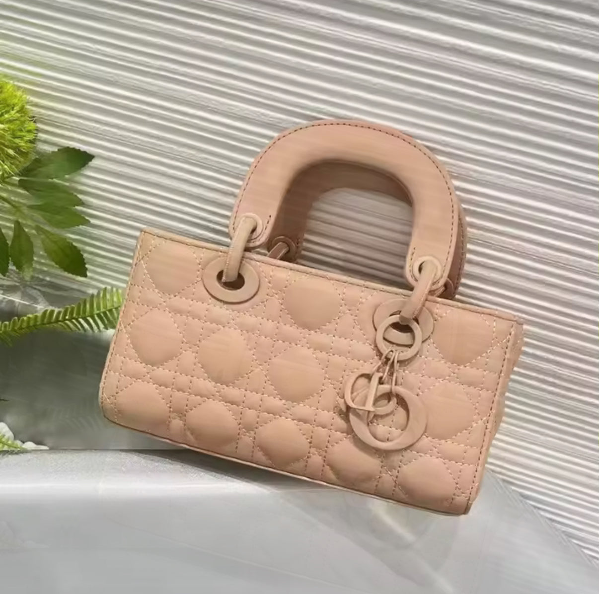 Structured rectangular tote handbags