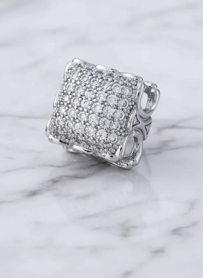 Assorted designer style earrings !!